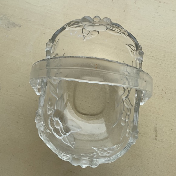 Small Vintage Basket Clear Glass with plastic handle - Picture 3 of 4